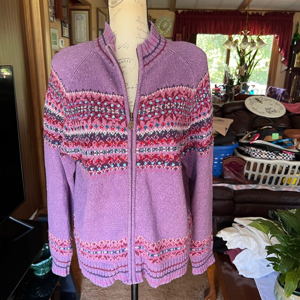 Women’s beautiful vintage Y2K style purple sequin zip up jacket.